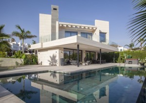 825910 - Villa For sale in Parcelas del Golf, Marbella, Málaga, Spain