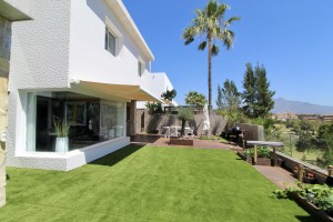 Villa à vendre en Nueva Atalaya, Estepona, Málaga, Espagne