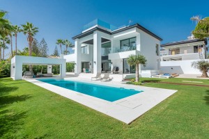 Villa for sale in Cortijo Blanco, Marbella, Málaga, Spain