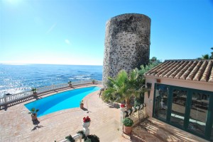 Marbella east, beautiful and exclusive beachfront 4 bed villa.