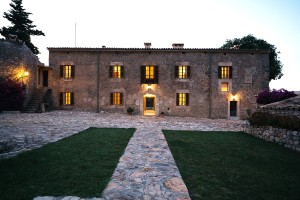 Historic Mallorcan manor with vineyard and agrotourism license in Pollensa