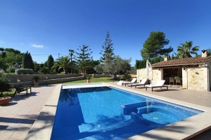 Superb country home with large garden, heated pool and guest apartment in Inca