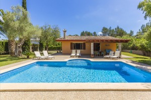 Mallorcan villa with beautiful garden and great rental potential in Crestatx, Pollensa