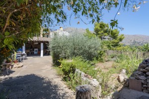 5 bedroom house with fabulous views in a peaceful location in Pollensa old town