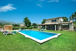 Country villa with mountain views and holiday rental license in Pollensa