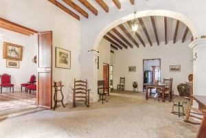 Townhouse to refurbish with a lot of potential in Pollensa