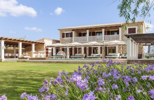 Stylish luxury villa with guest house and summer kitchen in Pollensa´s tranquil countryside
