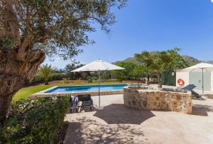 Fantastic villa for sale in Puerto Pollensa with impressive views to the Tramuntana mountains