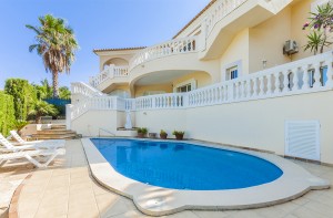 Lovely Mediterranean villa with sea views and rental license for sale in Alcanada