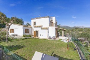 Superb 4 bedroom finca close to all amenities in Campanet village