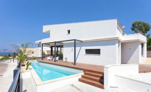 Villa with sea views, recently constructed in a sought-after residential area near Alcúdia