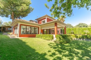 Excellent family home neighbouring the Son Quint golf course, two minutes from Palma