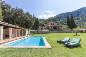 Imposing country mansion in one of Mallorca's most beautiful valleys near Pollensa