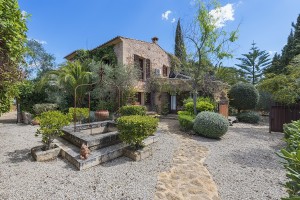 Special property with oriental features in a sought after area of Santa Maria
