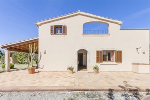 Country house with separate guest quarters in stunning surroundings near Pollensa town