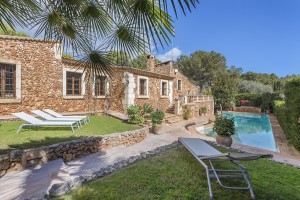 Fantastic villa in rustic style within walking distance to the sea in Costa de los Pinos