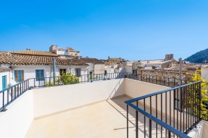 Three bedroom town house with roof terrace in the centre of Pollensa