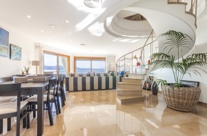 Puerto Pollensa: Elegant duplex penthouse with fabulous sea views in an exclusive community