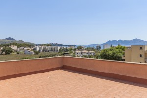 Top floor apartment in a complex within easy walking distance to the beach in Puerto Pollensa