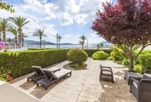 Spectacular ground floor apartment on the front line with great views of the bay of Puerto Pollensa