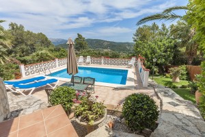 Delightful villa with lovely garden and stunning mountain views on the outskirts of Campanet