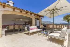 Excellent six bedroom town house with great rental potential in the old town of Pollensa