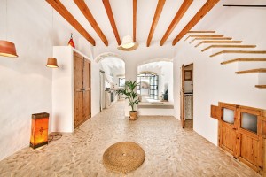 Charming and beautifully reformed town house with pool and roof terrace in Sencelles