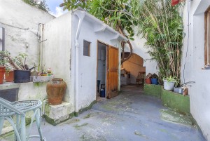 Large four bedroom town house to reform with loads of potential in centre of Pollensa