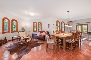 Villa with feature tower, rental license and pretty garden in tranquil Bon Aire, near Alcúdia