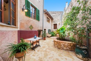 Charming village house with many authentic features and a pretty garden in Muro