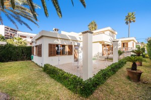 Villa with the possibility to build a pool a few metres from the beach in Puerto Alcúdia