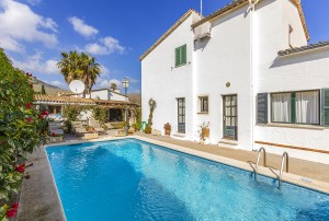 Mallorcan style villa just a short distance from the beach in Puerto Pollensa