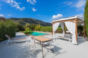 Rustic Mallorcan country property with holiday rental licence in Selva