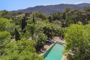 Unique country manor on a vast plot with lagoon and waterfall in Pollensa