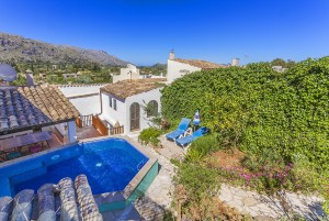 Charming three bedroom town house with plenty of potential in Pollensa