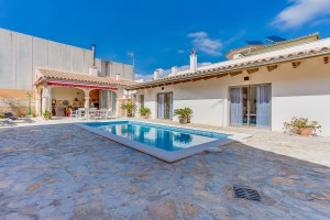 Wonderful house with pool, close to the train station in Sa Pobla town