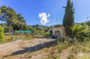 Mallorcan country house with lots of potential close to Pollensa