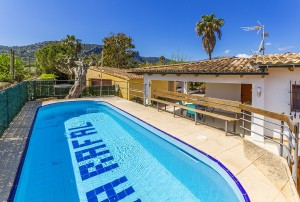 Attractive three bedroom villa with holiday rental license and gated pool in Pollensa