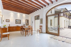 Renovated six bedroom house with pool and tourist rental license in Sa Pobla