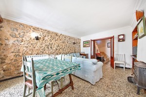 Amazing opportunity to purchase a Pollensa town house in a very central location