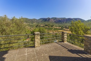 Traditional six bedroom villa with incredible views in Puigpunyent