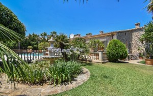 Characterful three bedroom villa just 150m from Llenaire beach in Puerto Pollensa