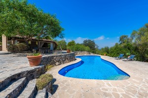 Authentic Mallorcan country house in a peaceful and idyllic location near Felanitx