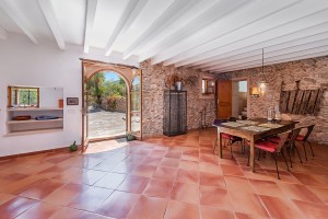 Authentic Mallorcan country house in a peaceful and idyllic location near Felanitx