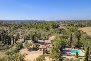 Handsome country finca with holiday rental license in Llubí