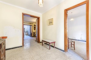 Traditional 5 bedroom town house to renovate in the heart of Pollensa