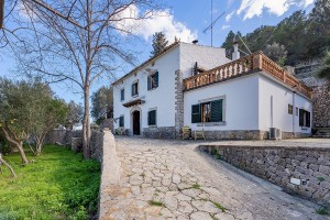 Country finca with a pool and valuable agritourism license in Alaró