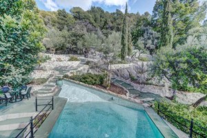Town house with a tourist rental license, pool and fantastic views of Alaró