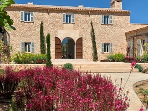 Glorious country manor, close the golf course in Portocolom