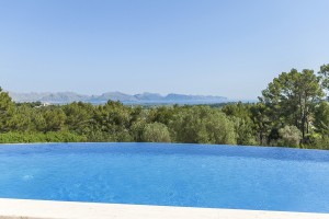 Exclusive country villa in an enviable location with indoor and outdoor pools near Alcúdia